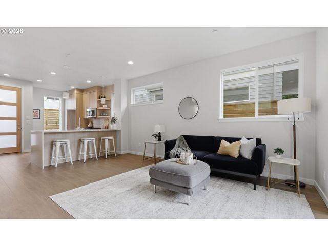 2492 Se 67th Ave, Portland, OR 97206