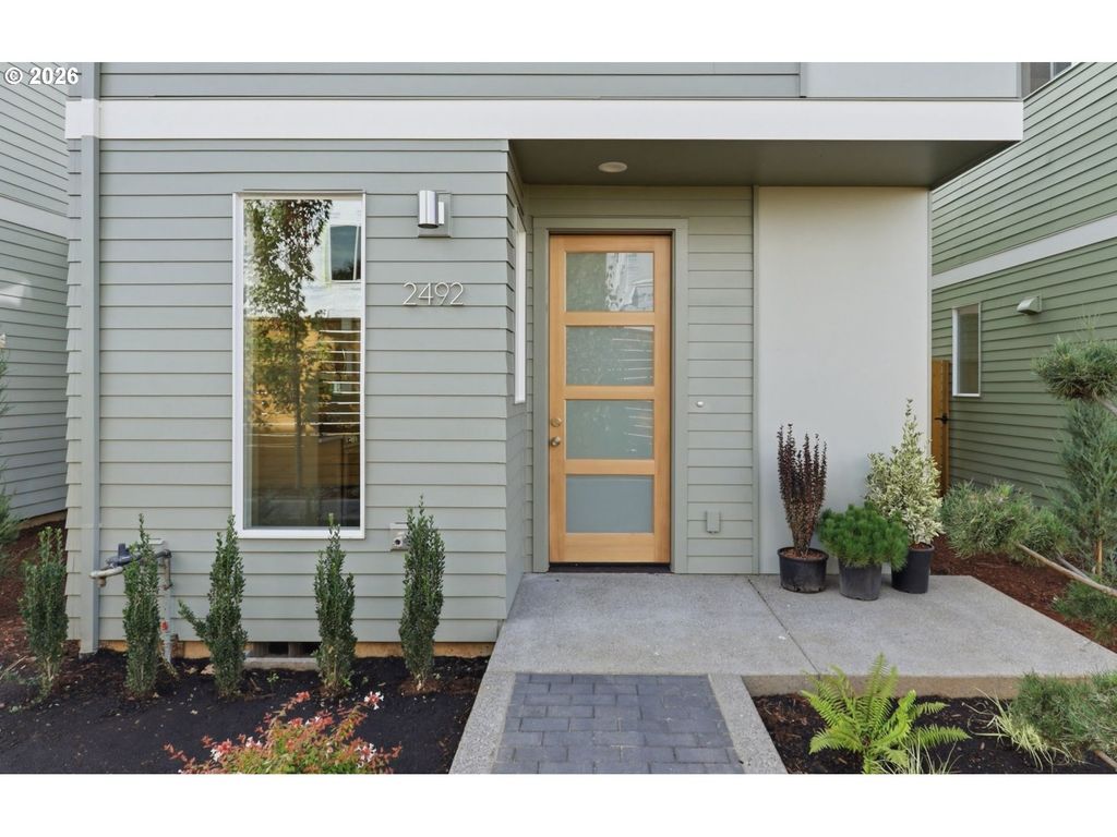 2492 Se 67th Ave, Portland, OR 97206
