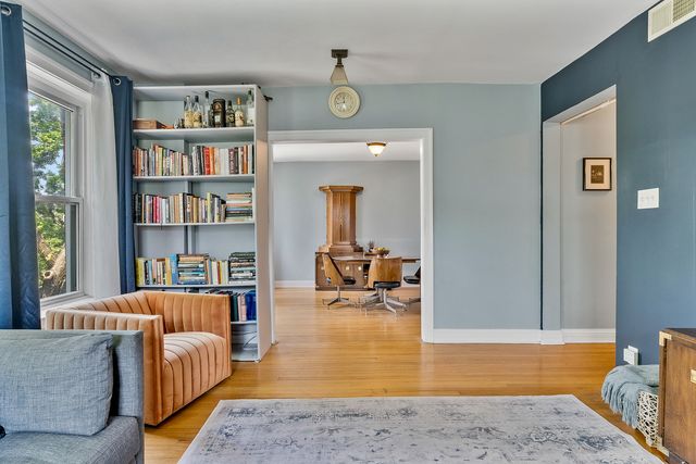 3039 N Troy Street 2W, Chicago, IL 60618