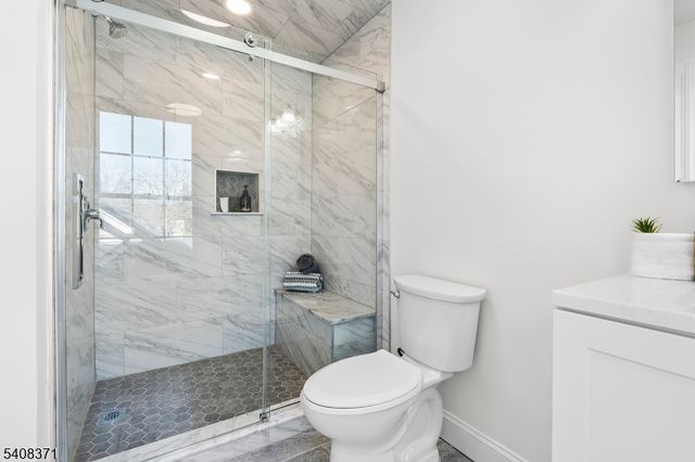 27 Norwood Ave, Glen Rock Boro, NJ 07452