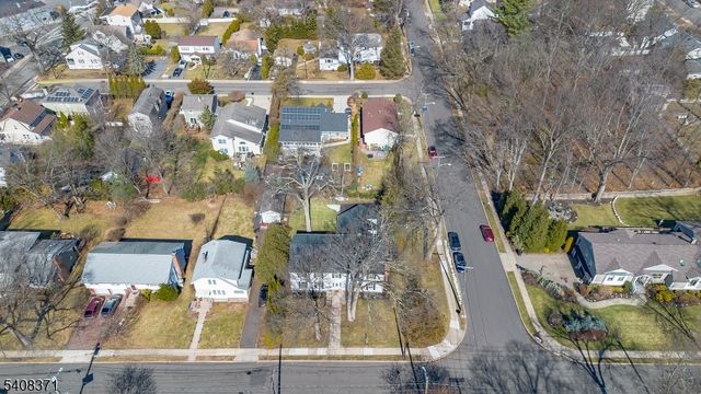 27 Norwood Ave, Glen Rock Boro, NJ 07452