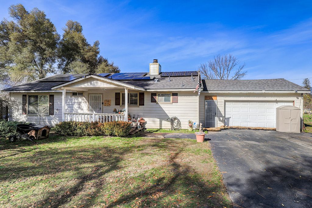 Image 1 of property listing at 41234 Pamela Place, Oakhurst, CA 93644