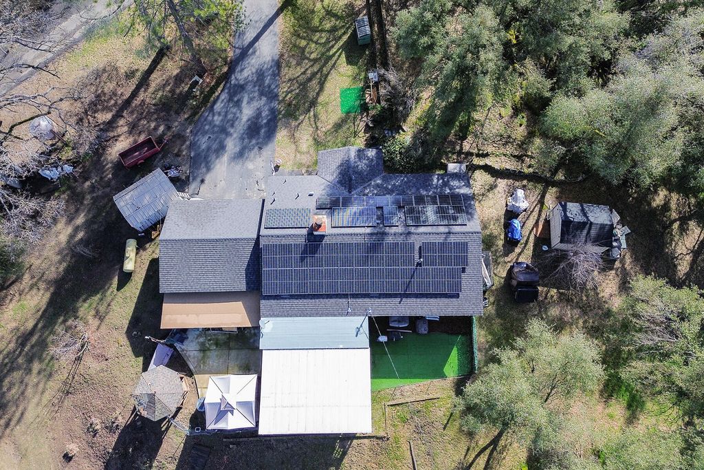 Image 10 of property listing at 41234 Pamela Place, Oakhurst, CA 93644