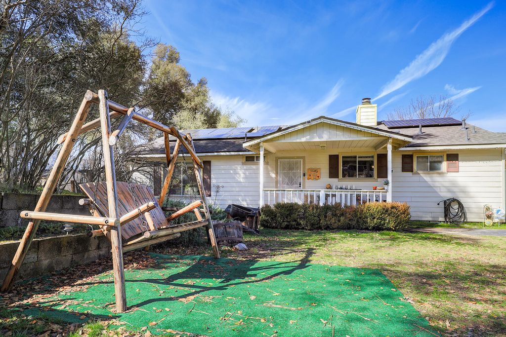 Image 13 of property listing at 41234 Pamela Place, Oakhurst, CA 93644