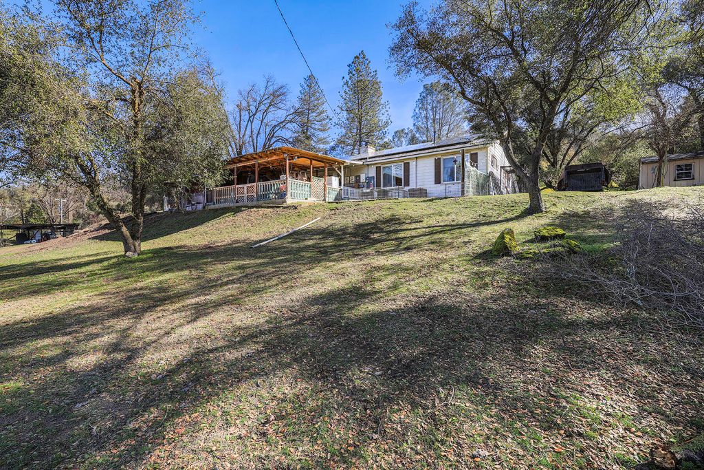 Image 16 of property listing at 41234 Pamela Place, Oakhurst, CA 93644