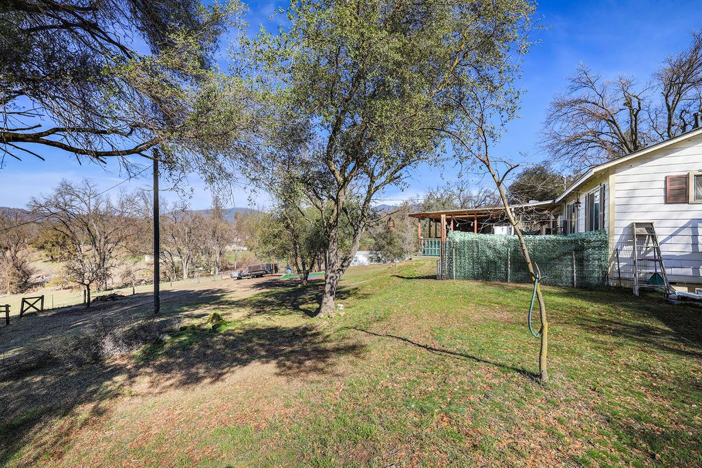 Image 17 of property listing at 41234 Pamela Place, Oakhurst, CA 93644