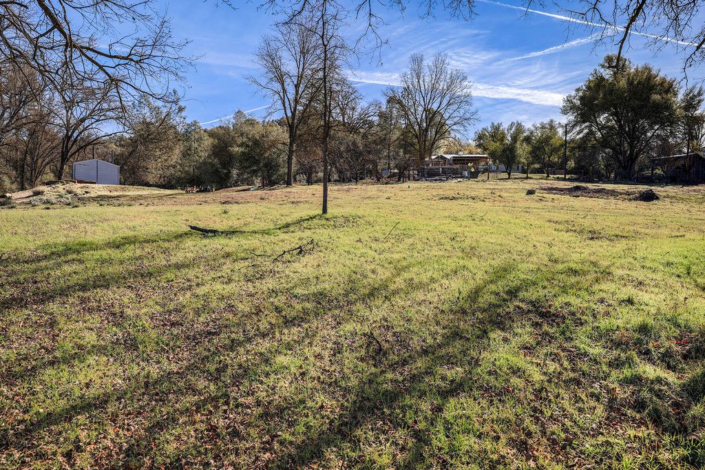 Image 19 of property listing at 41234 Pamela Place, Oakhurst, CA 93644