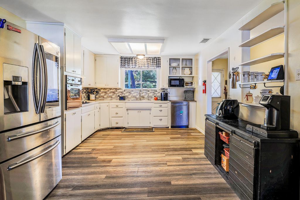 Image 26 of property listing at 41234 Pamela Place, Oakhurst, CA 93644