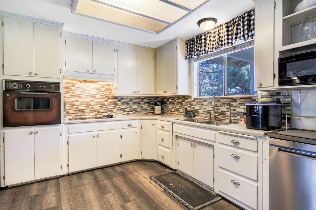 Image 27 of property listing at 41234 Pamela Place, Oakhurst, CA 93644