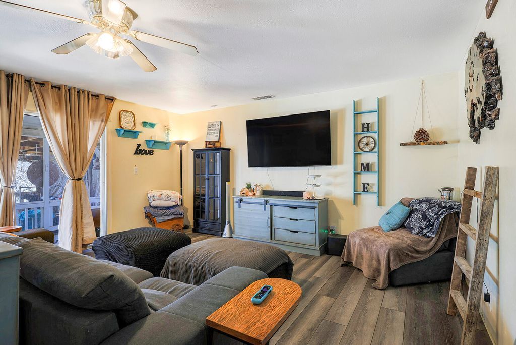 Image 32 of property listing at 41234 Pamela Place, Oakhurst, CA 93644
