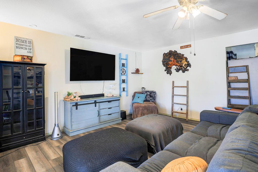 Image 34 of property listing at 41234 Pamela Place, Oakhurst, CA 93644