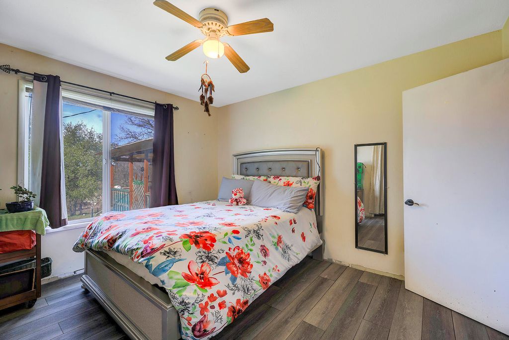 Image 40 of property listing at 41234 Pamela Place, Oakhurst, CA 93644