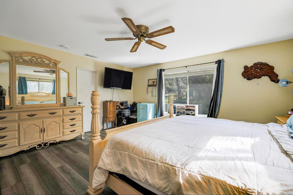 Image 43 of property listing at 41234 Pamela Place, Oakhurst, CA 93644