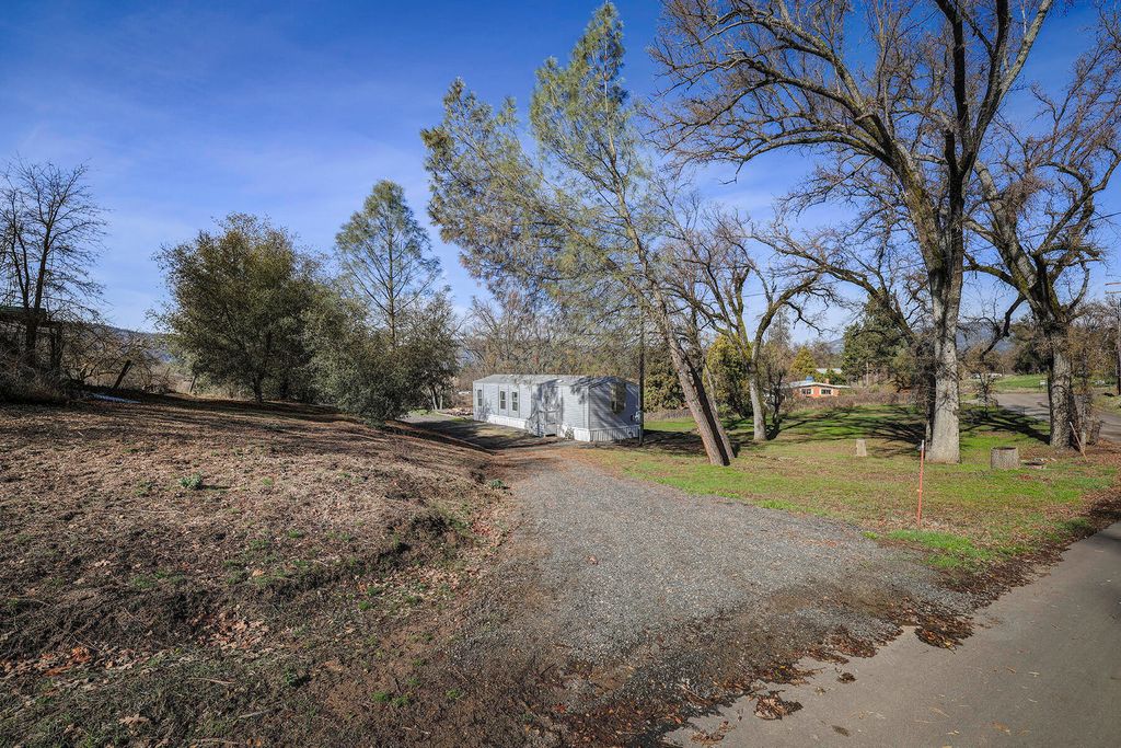 Image 7 of property listing at 41234 Pamela Place, Oakhurst, CA 93644