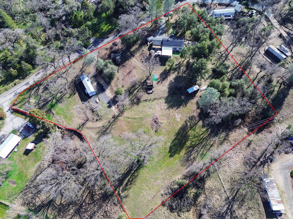 Image 9 of property listing at 41234 Pamela Place, Oakhurst, CA 93644
