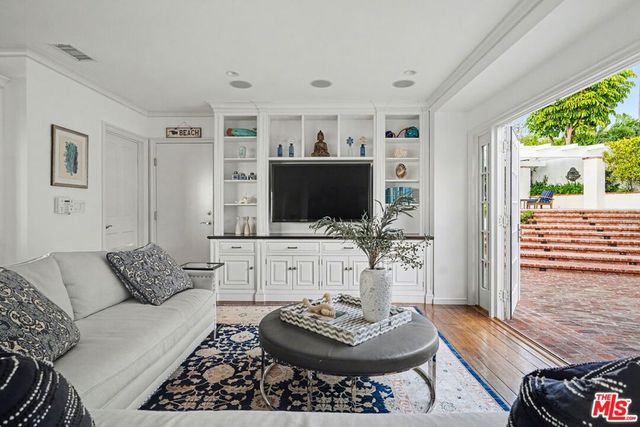 17763 Sabbiadoro Way, Pacific Palisades, CA 90272