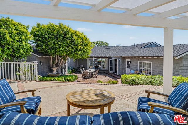 17763 Sabbiadoro Way, Pacific Palisades, CA 90272