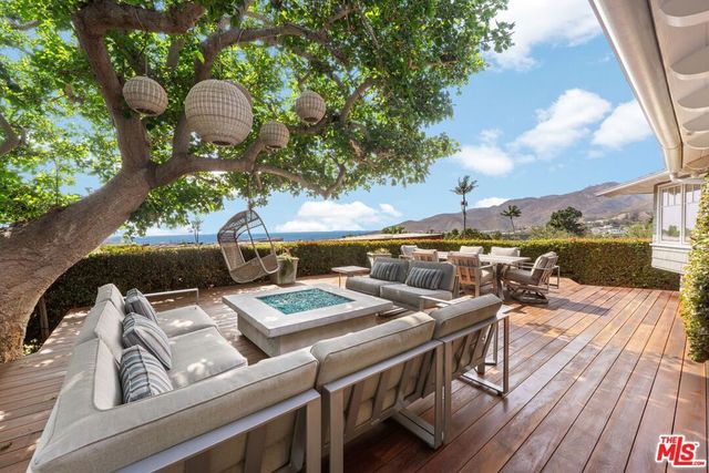 17763 Sabbiadoro Way, Pacific Palisades, CA 90272