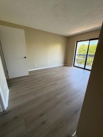 1720 N Congress Avenue 406, West Palm Beach, FL 33401