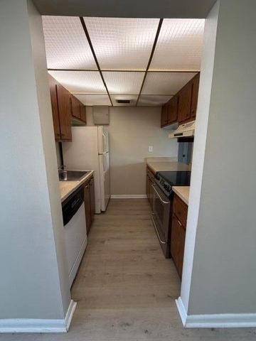 1720 N Congress Avenue 406, West Palm Beach, FL 33401