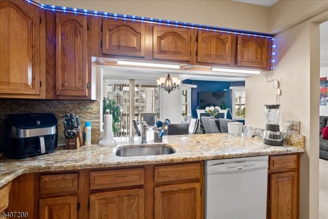 49 Boulder Run Rd, Paterson City, NJ 07501