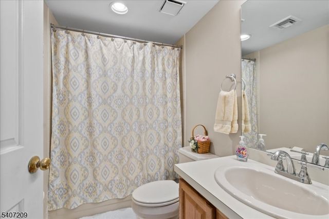 49 Boulder Run Rd, Paterson City, NJ 07501