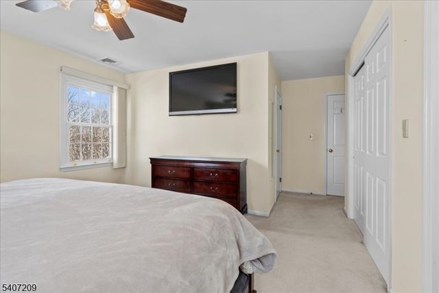 49 Boulder Run Rd, Paterson City, NJ 07501