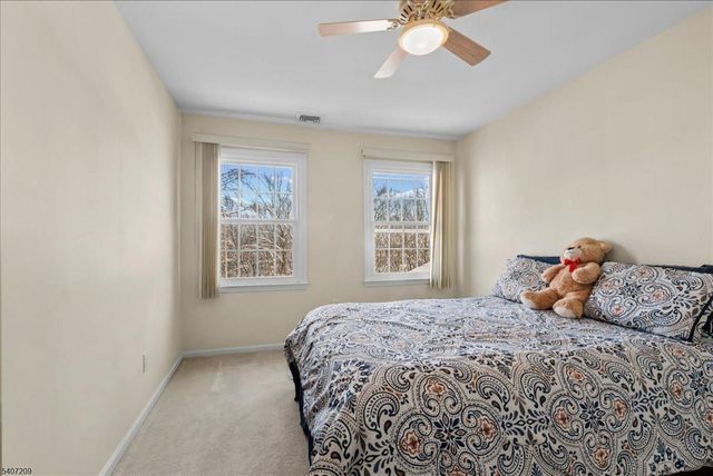 49 Boulder Run Rd, Paterson City, NJ 07501