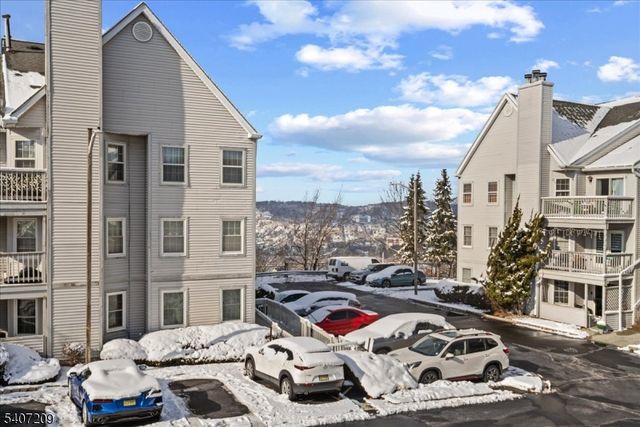 49 Boulder Run Rd, Paterson City, NJ 07501