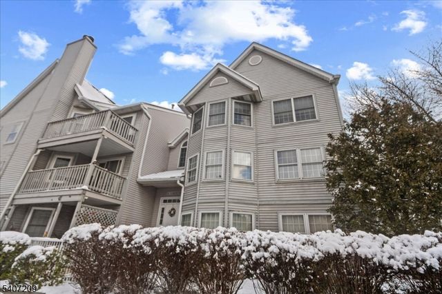 49 Boulder Run Rd, Paterson City, NJ 07501