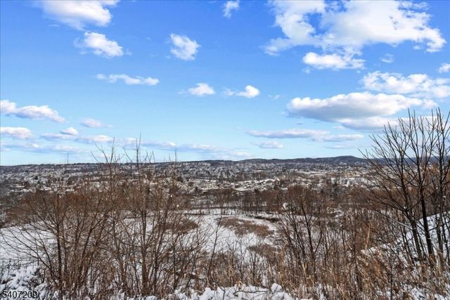 49 Boulder Run Rd, Paterson City, NJ 07501