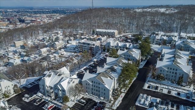 49 Boulder Run Rd, Paterson City, NJ 07501