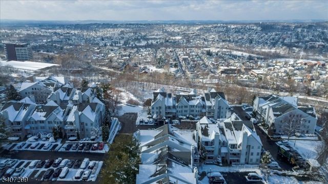 49 Boulder Run Rd, Paterson City, NJ 07501