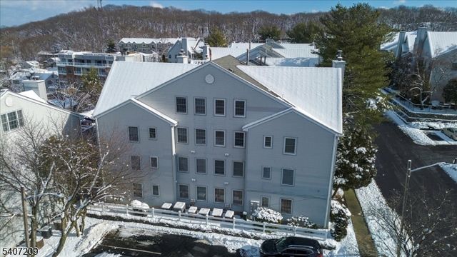 49 Boulder Run Rd, Paterson City, NJ 07501