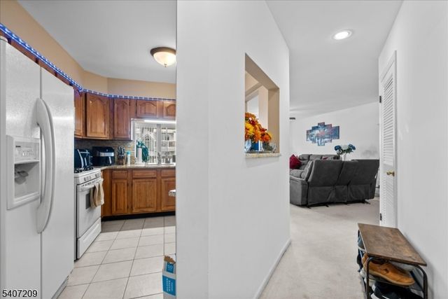 49 Boulder Run Rd, Paterson City, NJ 07501