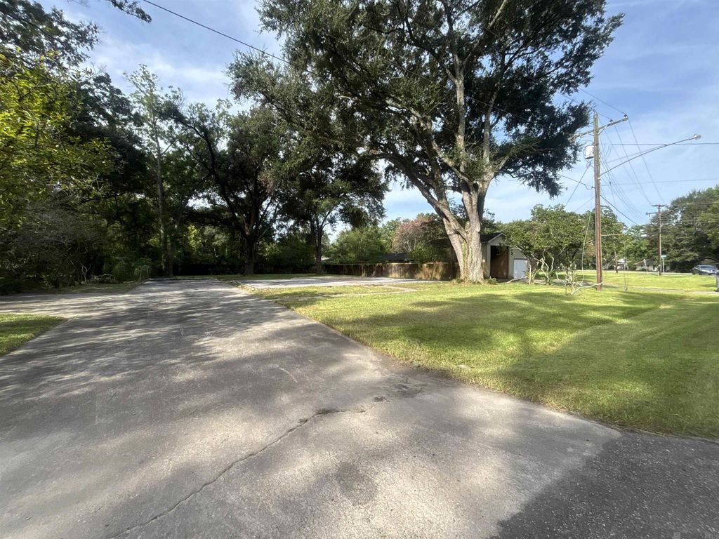 8350 Boone Ave, Baton Rouge, LA 70808