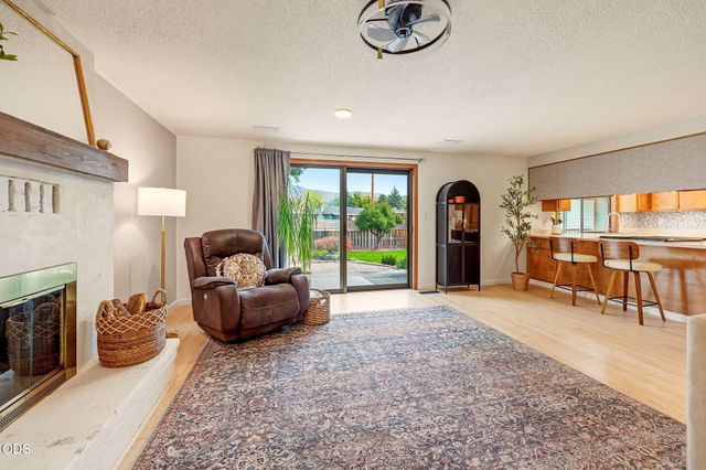 3039 Lazy Creek Drive, Medford, OR 97504