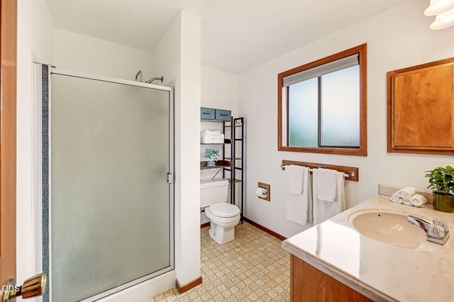 3039 Lazy Creek Drive, Medford, OR 97504