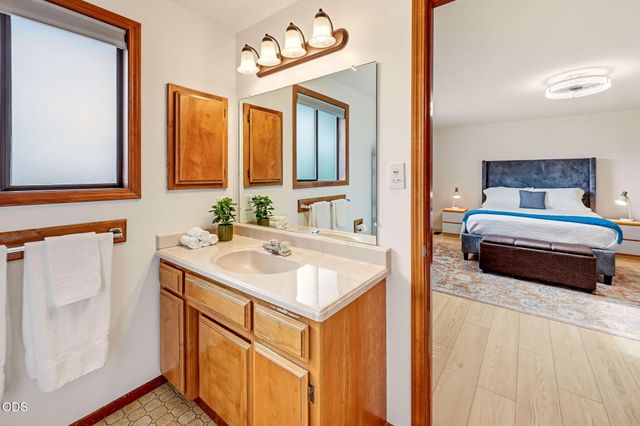 3039 Lazy Creek Drive, Medford, OR 97504