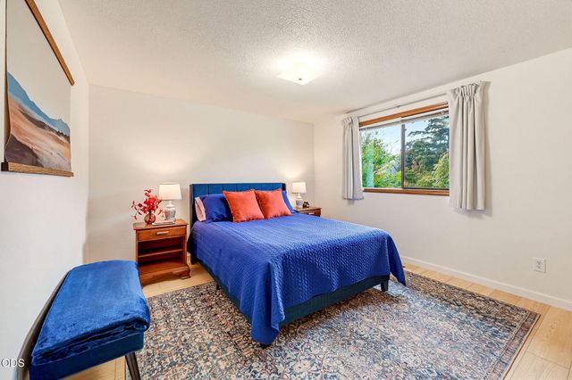 3039 Lazy Creek Drive, Medford, OR 97504