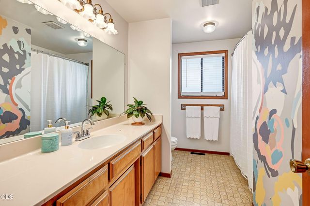 3039 Lazy Creek Drive, Medford, OR 97504