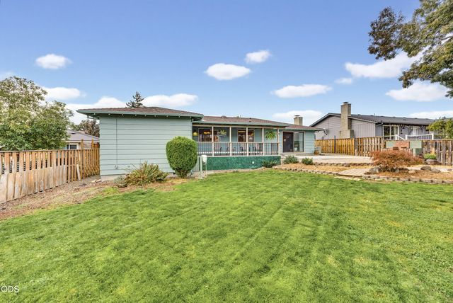 3039 Lazy Creek Drive, Medford, OR 97504