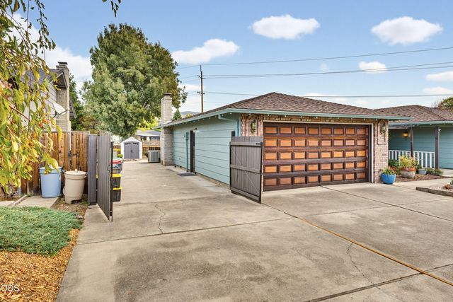 3039 Lazy Creek Drive, Medford, OR 97504