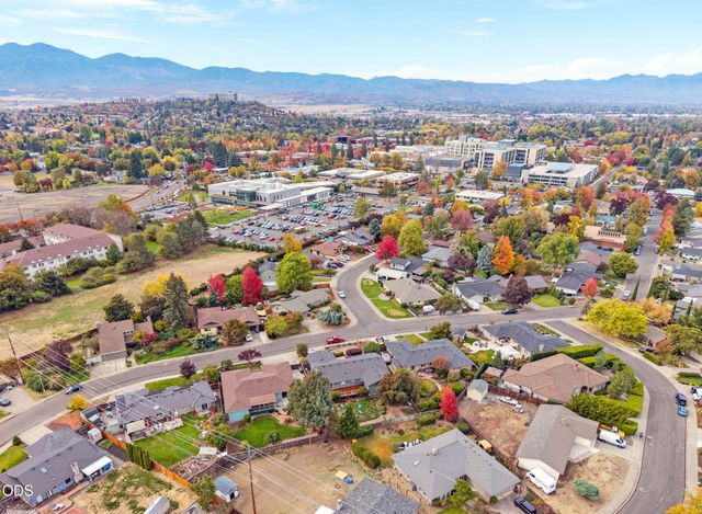 3039 Lazy Creek Drive, Medford, OR 97504