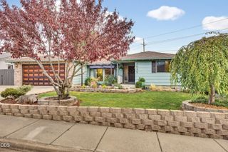 3039 Lazy Creek Drive, Medford, OR 97504