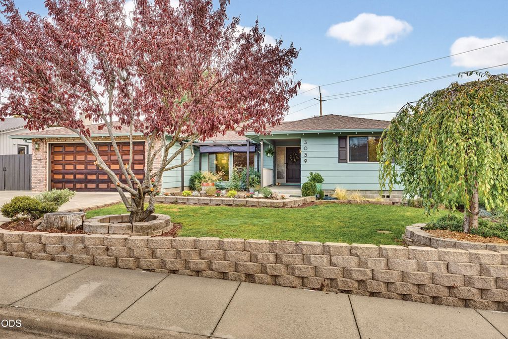 3039 Lazy Creek Drive, Medford, OR 97504