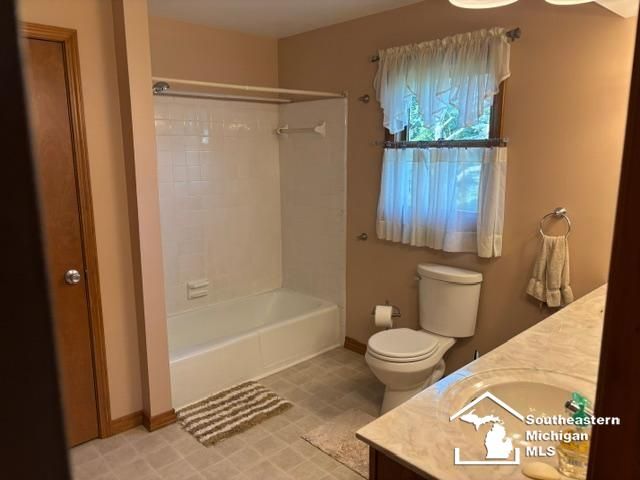 135 Crampton Drive, Monroe, MI 48162