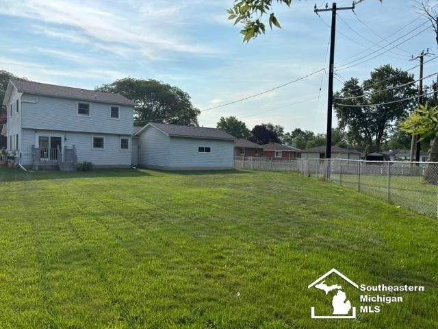 135 Crampton Drive, Monroe, MI 48162