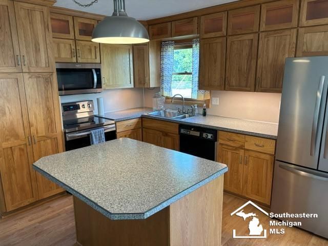 135 Crampton Drive, Monroe, MI 48162