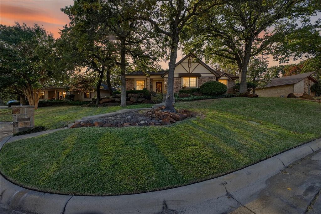 5112 Misty Wood Drive, Arlington, TX 76017